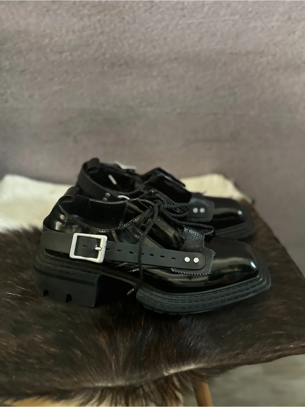 Untitlab shiny black